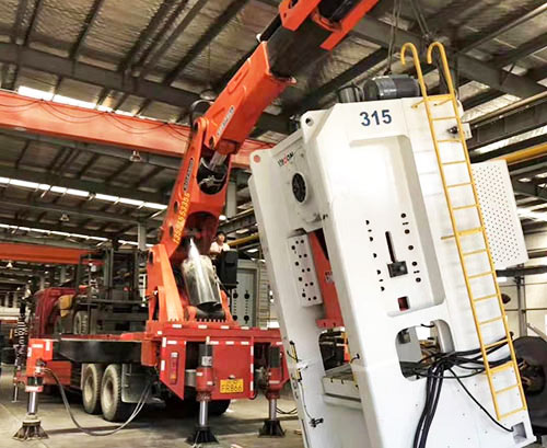 嘉鱼提升工作效率，选择优质折臂吊租赁服务