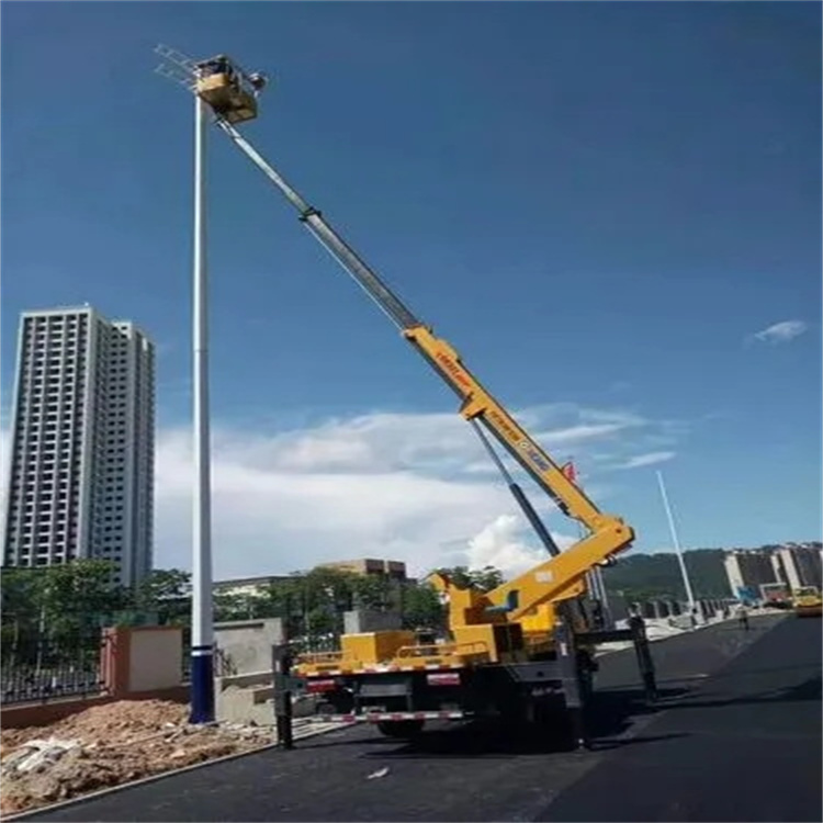 嘉鱼维修路灯的曲臂升降车出租