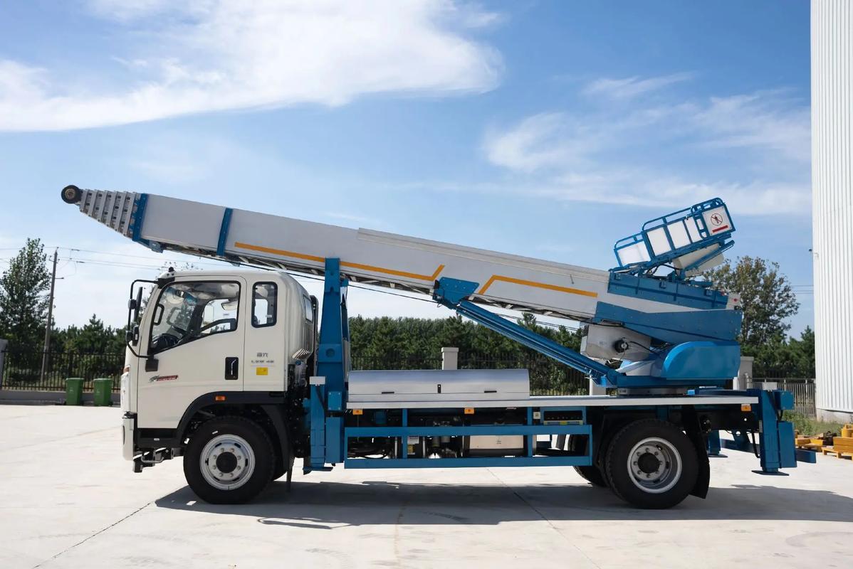 嘉鱼云梯上料车租赁费用