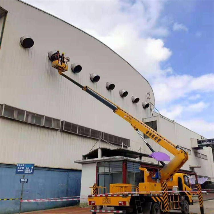 嘉鱼高空作业车出租服务：专业广告牌安装解决方案