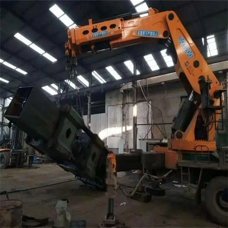 嘉鱼130吨折臂吊车出租吊机租赁附近电话