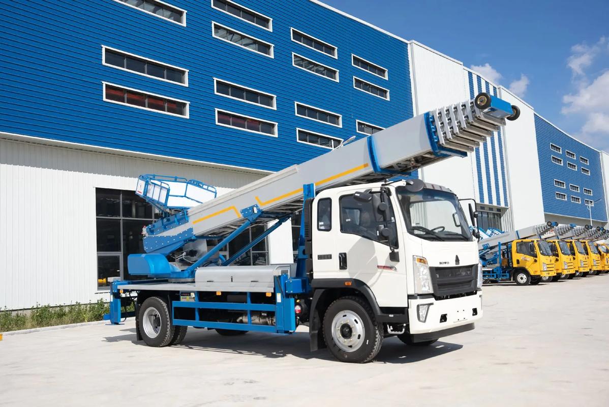 嘉鱼出租云梯车高空作业车 建筑垃圾搬运