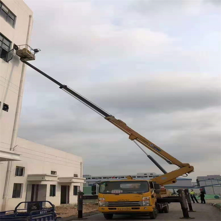 嘉鱼吊车可以用吊笼吊人作业吗